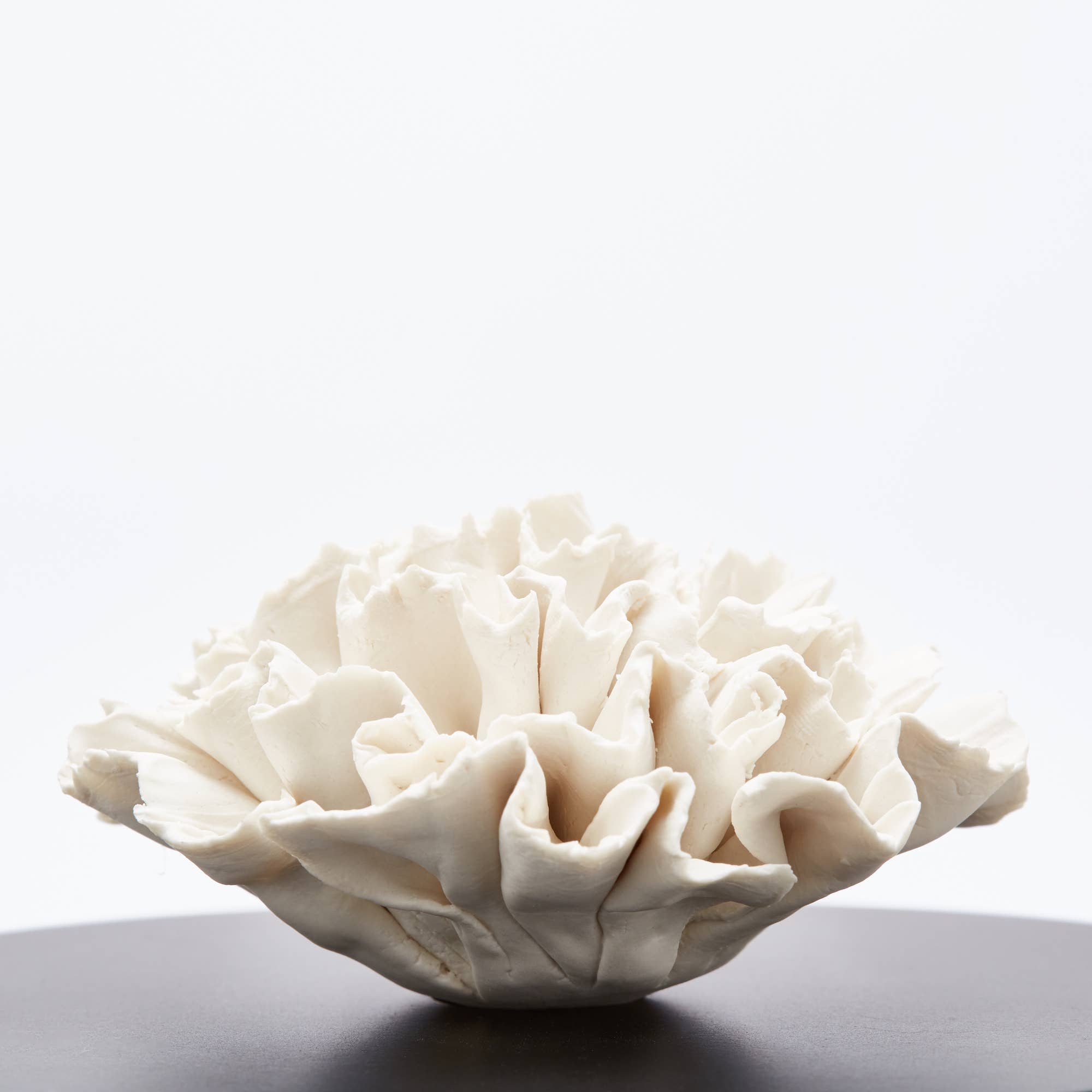 Boîte avec couvercle en bois et fleur en porcelaine - CHAN.