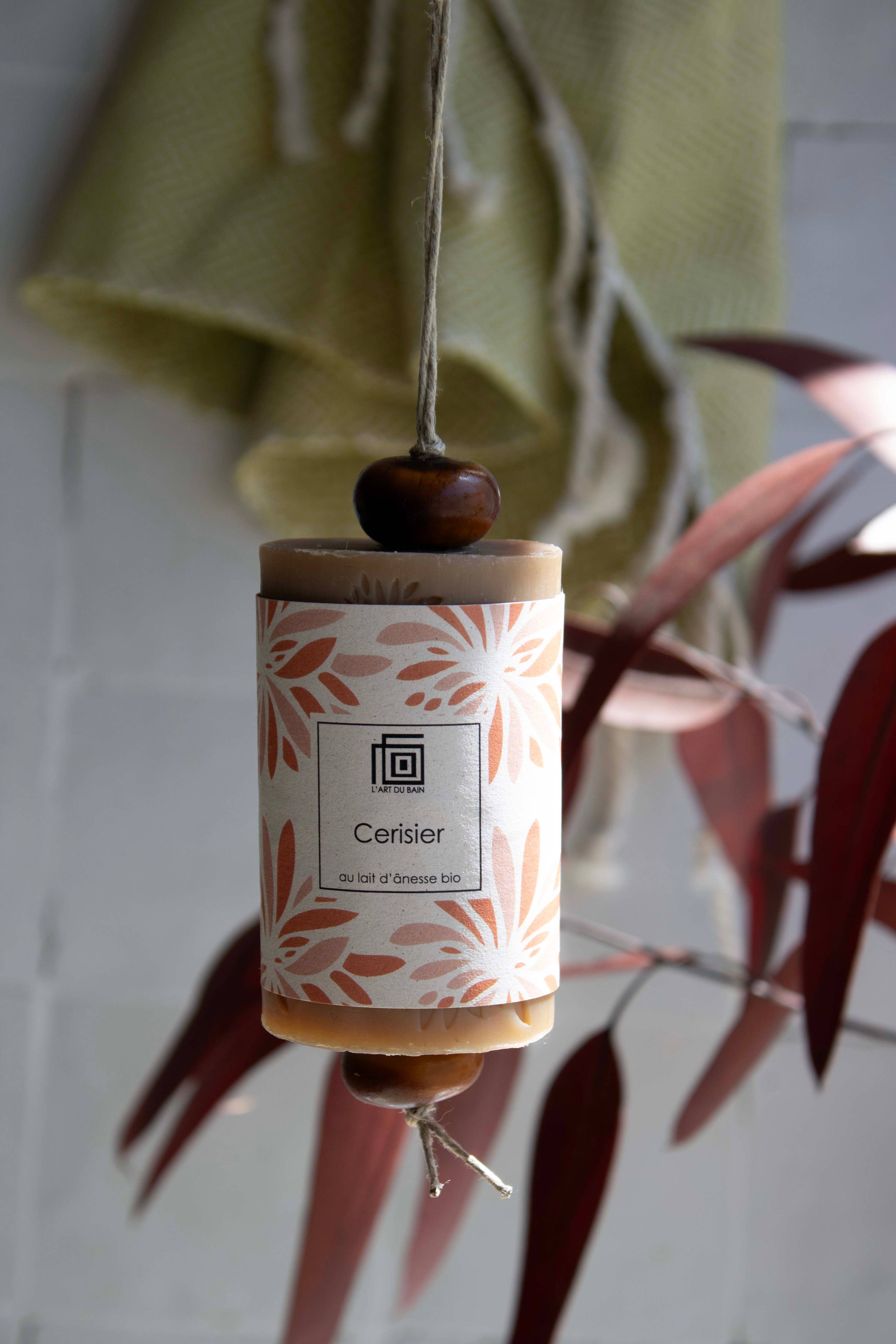 Savon Fleur de Cerisier sur corde, au lait d'ânesse bio